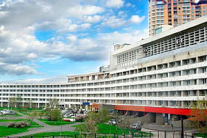 Гостиницы Владивостока с парковкой, "Амурский залив" с парковкой - фото