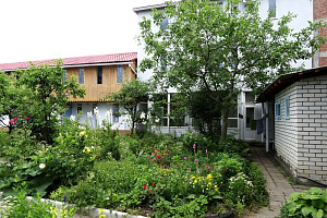 Гостевые дома Джемете с детской площадкой, "Зеленый Дворик" с детской площадкой - забронировать номер