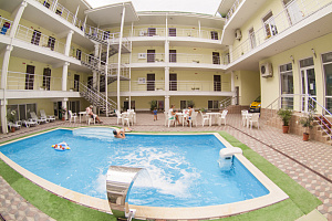 Отдых в Евпатории с бассейном, "На Эскадронной" гостиничный комплекс с бассейном