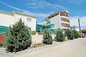 Гостевые дома Витязево летом, "Три Богатыря" летом - фото