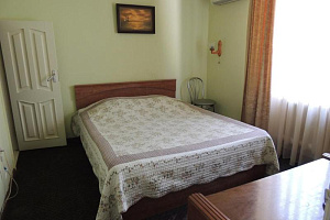 Квартиры Батайска 3-комнатные, "Лазурный" 3х-комнатная - снять