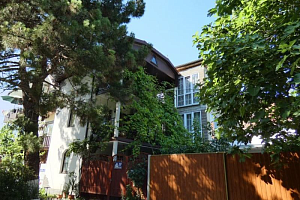 Гостевые дома Геленджика с балконом, "Ирис" с балконом - фото