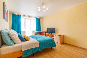 Гостиницы Челябинска с почасовой оплатой, 2х-комнатная Коммуны 69 на час - цены