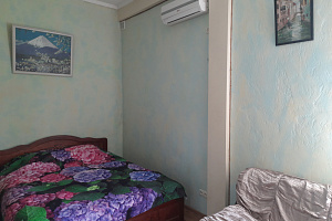 Квартиры Ялты с видом на море, 2х-комнатная Чехова 27 с видом на море