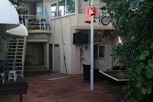 Дома Лазаревского с размещением с животными, 2а под-ключ Победы 10/а с размещением с животными - фото