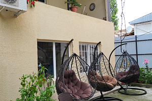 Гостевые дома в Гагре в августе, "Афина" - цены