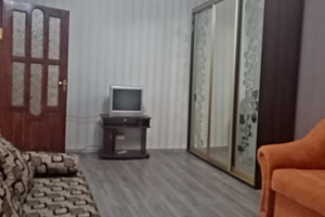 Квартиры Севастополя с бассейном, 2х-комнатная Глухова 9 с бассейном - цены