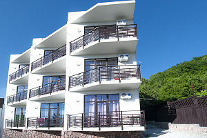 Отели Архипо-Осиповки рядом с пляжем, "Альпийский" апарт-отель рядом с пляжем - фото