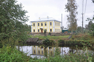 Базы отдыха в Ленинградской области у озера, "Кобона" у озера