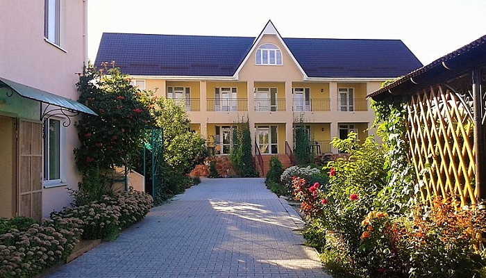 &quot;Южный&quot; гостевой дом в Межводном (п. Черноморское) - фото 1
