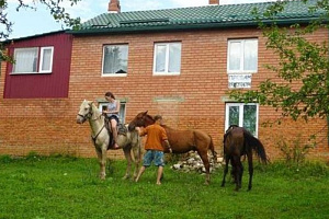 Дома Мезмая с бассейном, "Анна" с бассейном - фото