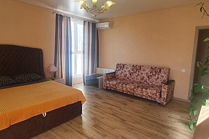 Отели Феодосии с собственным пляжем, 2х-комнатная Черноморская набережная 1-К с собственным пляжем