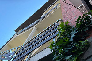 Гостевые дома Геленджика с балконом, "Евразия" с балконом - фото