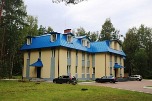 Базы отдыха в Ленинградской области у озера, "Манола" у озера