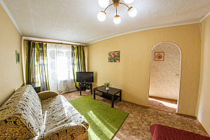 Гостиницы Омска на набережной, 1-комнатная Карла Маркса 31 на набережной - забронировать номер