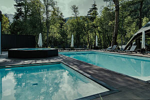 Частный сектор Архыза с бассейном, "Первый" гостиничный комплекс с бассейном - фото