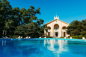 Отдых в Евпатории с бассейном, "Романова" парк-отель с бассейном