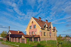 Гостевые дома Великого Новгорода с бассейном, "Три Клена" с бассейном