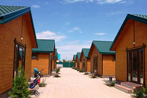 Гостевые дома Кучугур с бассейном, "Paradise-star" с бассейном - фото