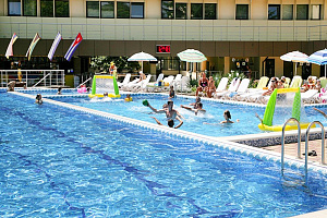 Отдых в Алуште с бассейном, "GOLDEN FAMILY" санаторно-курортный комплекс с бассейном - забронировать