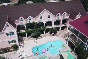 Гостевые дома Приморского с бассейном, "Вилла Нимфей" (1-й корпус) с бассейном - фото