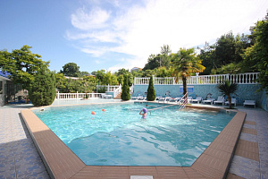 Отели Лоо с подогреваемым бассейном, "Три А" с подогреваемым бассейном - цены