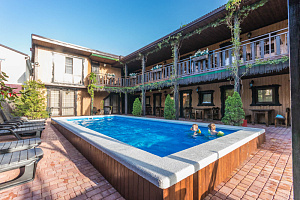 Гостевые дома Геленджика с подогреваемым бассейном, "Вилла Лючия-2" с подогреваемым бассейном