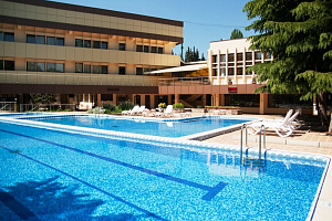 Отдых в Алуште с бассейном, "GOLDEN FAMILY" санаторно-курортный комплекс с бассейном
