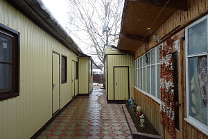 Гостевые дома Каменномостского с бассейном, "В гостях у Светланы" с бассейном - фото