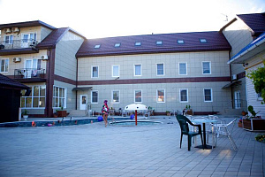 Гостиницы Кучугур с бассейном, "Атлет" гостиничный комплекс с бассейном - цены