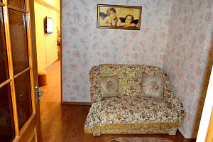 Квартиры Гурзуфа на месяц,  2х-комнатная Ореховая 18 на месяц - снять