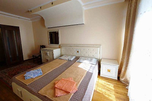 Семейный отдых в Абхазии, 3х-комнатная Генерала Аршба 25 семейные - раннее бронирование