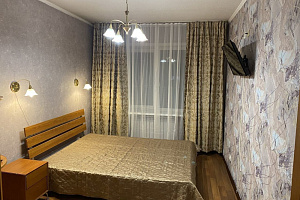 Гостиницы Южно-Сахалинска с бассейном, 3х-комнатная Чехова 7 с бассейном