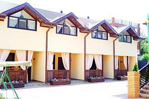 Гостевые дома Кучугур с бассейном, Приморский 6 с бассейном - фото