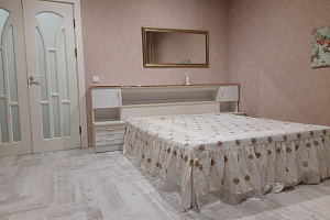 Гостиницы Перми с бассейном, 1-комнатная Холмогорская 4Б с бассейном