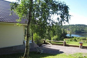 Дома Лахденпохьи у озера, "Rauhala Place" у озера