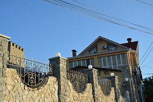 Гостевые дома Феодосии с бассейном, "Крепость Кафа" с бассейном - цены