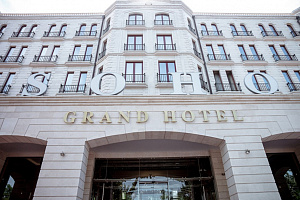 Базы отдыха Азова с бассейном, "Soho Grand Hotel" с бассейном - забронировать
