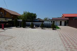 Гостевые дома Кучугур с бассейном, "Николь" с бассейном - цены