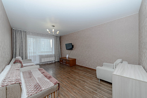 Гостиницы Екатеринбурга на набережной, "В центре города" 2х-комнатная на набережной - раннее бронирование