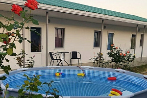 Гостевые дома Кучугур с бассейном, Янтарная 9 с бассейном - фото
