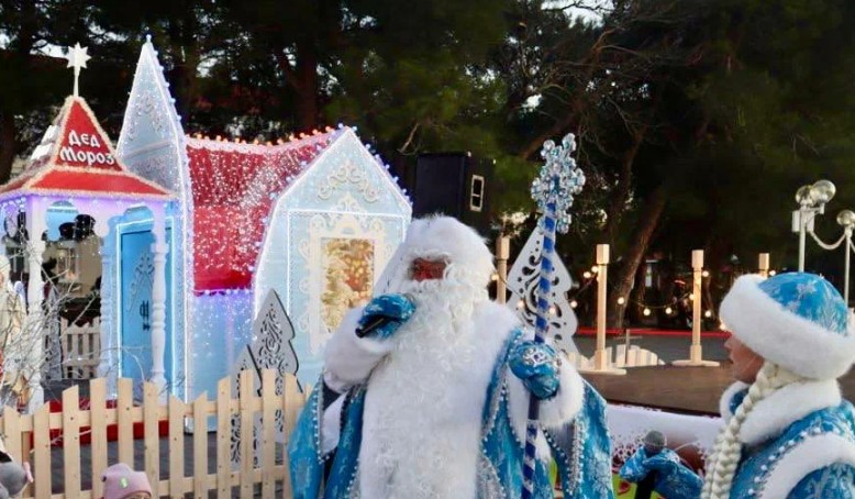 Новогодние мероприятия и елки в Геленджике