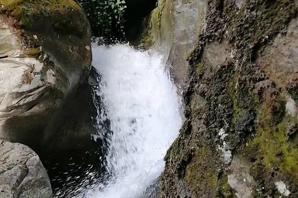 Водопад Адам и Ева в Свирском ущелье