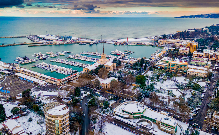 Морской вокзал в Сочи зимой