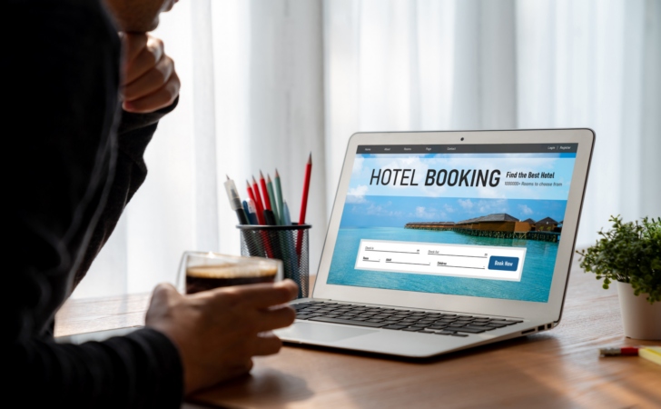 экран с подтверждением бронирования и условиями отмены