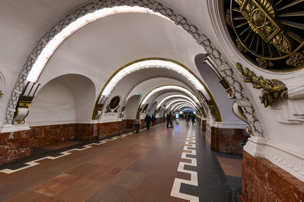 Метро 'Площадь Восстания