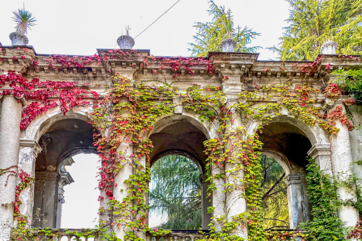 Заброшенное здание в Сочи