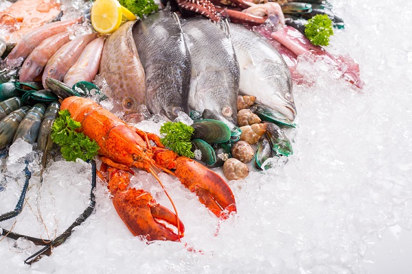 Свежие морепродукты на рынке