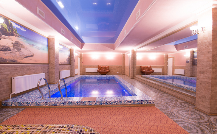 Бассейн в отеле