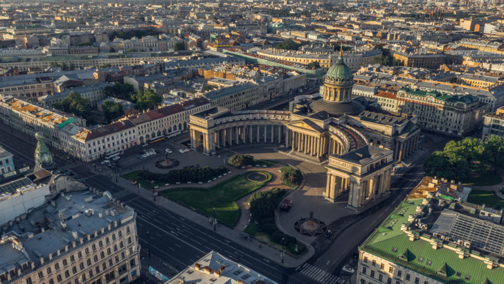 Вид на Казанский собор в Петербурге